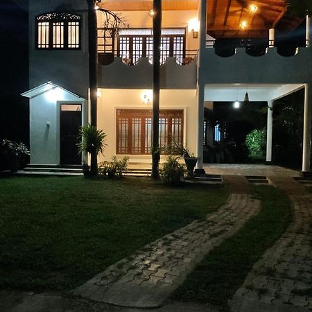 Platinum Holiday Home Anuradhapura Buitenkant foto