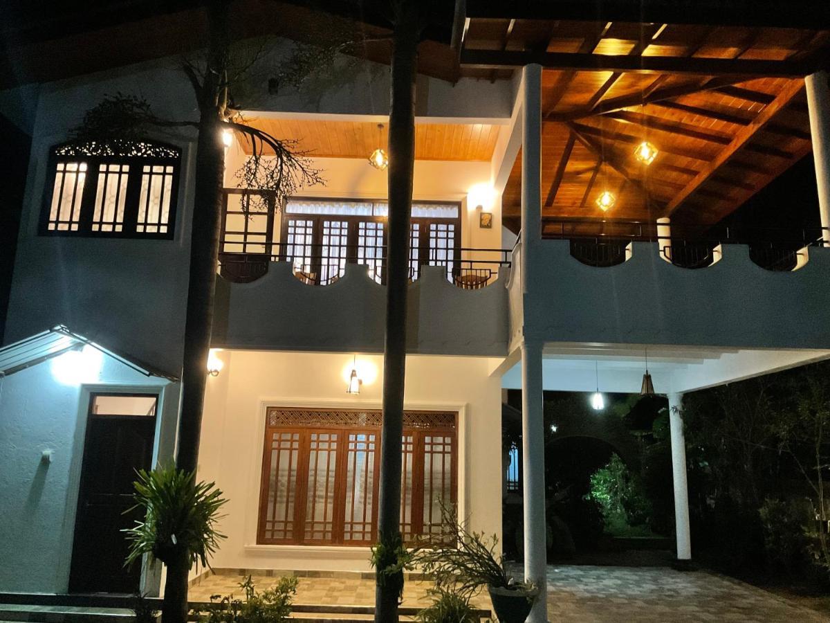 Platinum Holiday Home Anuradhapura Buitenkant foto