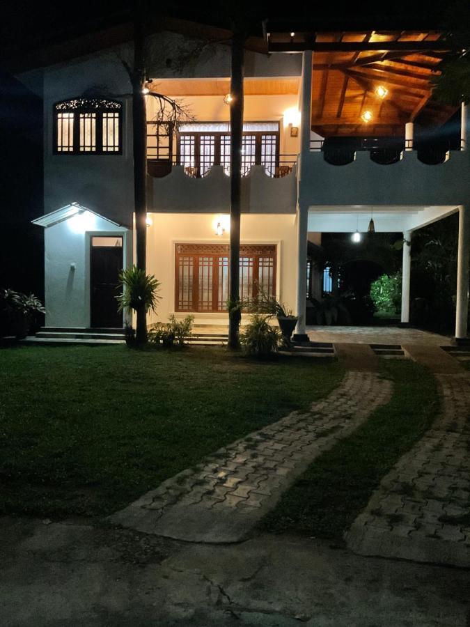 Platinum Holiday Home Anuradhapura Buitenkant foto