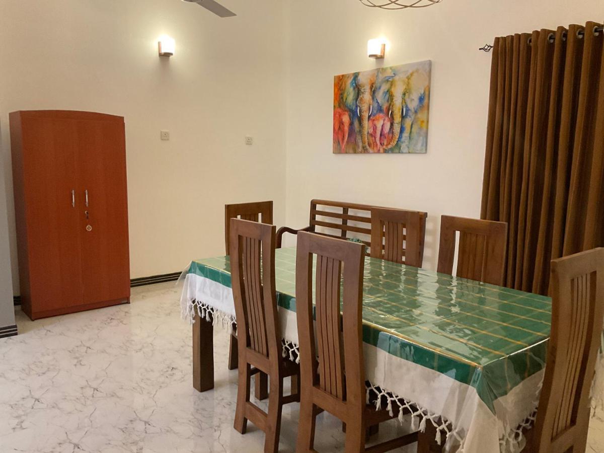 Platinum Holiday Home Anuradhapura Buitenkant foto