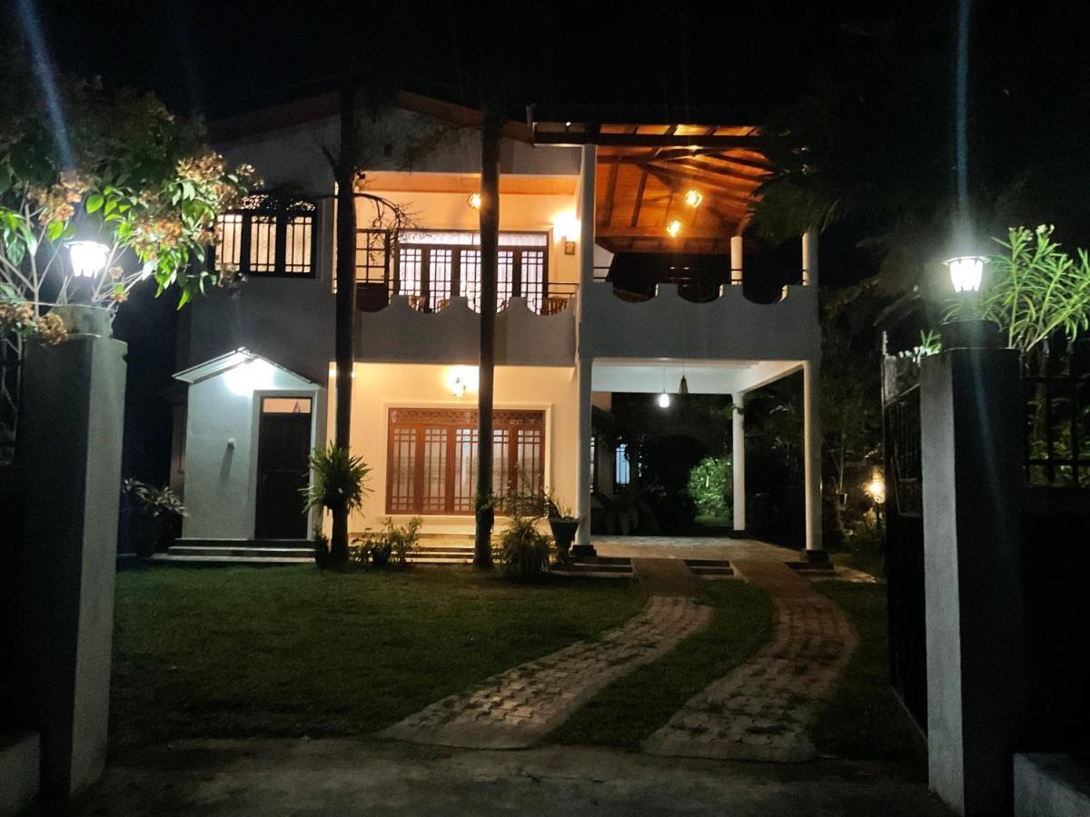 Platinum Holiday Home Anuradhapura Buitenkant foto