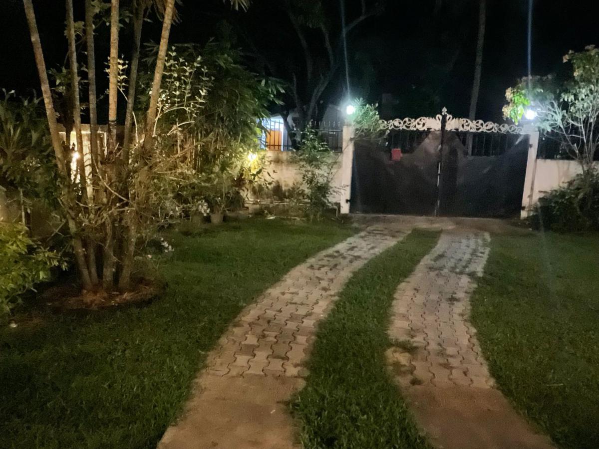 Platinum Holiday Home Anuradhapura Buitenkant foto