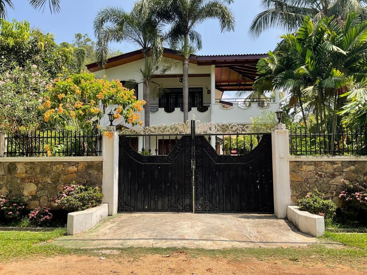 Platinum Holiday Home Anuradhapura Buitenkant foto