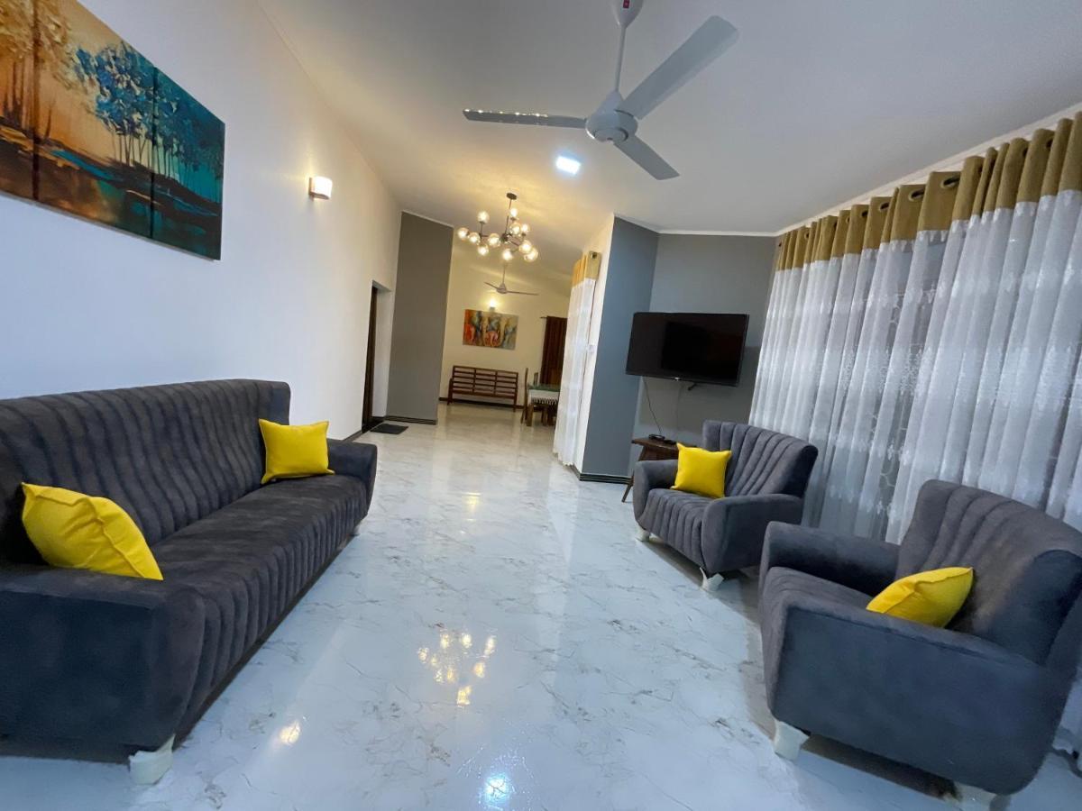 Platinum Holiday Home Anuradhapura Buitenkant foto