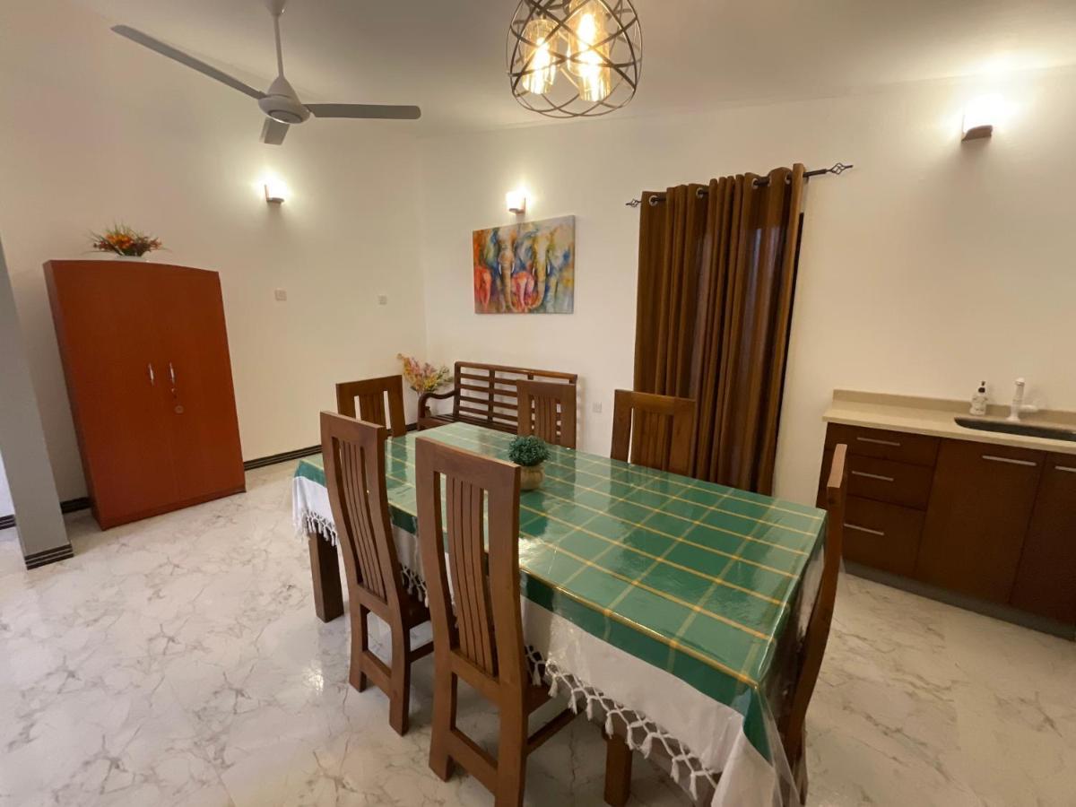 Platinum Holiday Home Anuradhapura Buitenkant foto